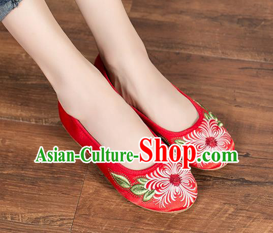 Chinese Traditional Red Satin Shoes National Folk Dance Shoes Classical Embroidered Shoes Chinese Traditional Red Satin Shoes National Folk Dance Shoes Classical Embroidered Shoes