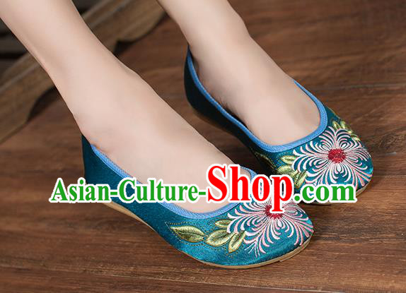 Chinese Classical Dance Shoes National Blue Satin Shoes Traditional Embroidered Shoes Chinese Classical Dance Shoes National Blue Satin Shoes Traditional Embroidered Shoes