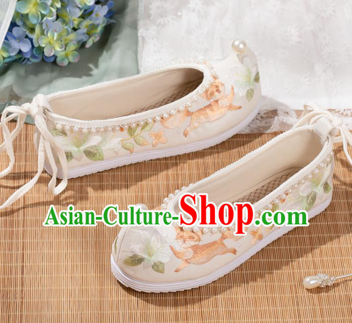 China Traditional Ming Dynasty Embroidered Shoes Ancient Princess White Cloth Shoes Hanfu Pearls Shoes China Traditional Ming Dynasty Embroidered Shoes Ancient Princess White Cloth Shoes Hanfu Pearls Shoes