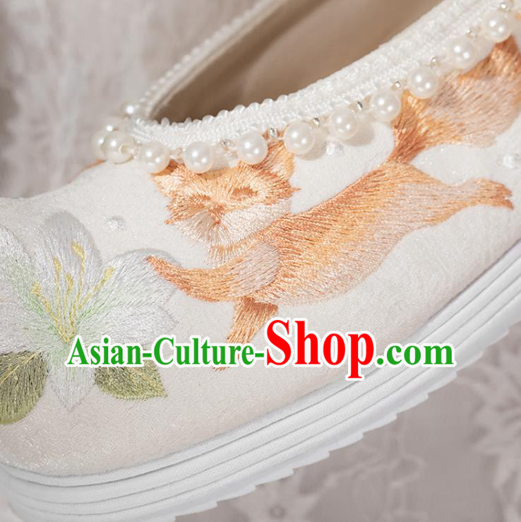 China Traditional Ming Dynasty Embroidered Shoes Ancient Princess White Cloth Shoes Hanfu Pearls Shoes China Traditional Ming Dynasty Embroidered Shoes Ancient Princess White Cloth Shoes Hanfu Pearls Shoes