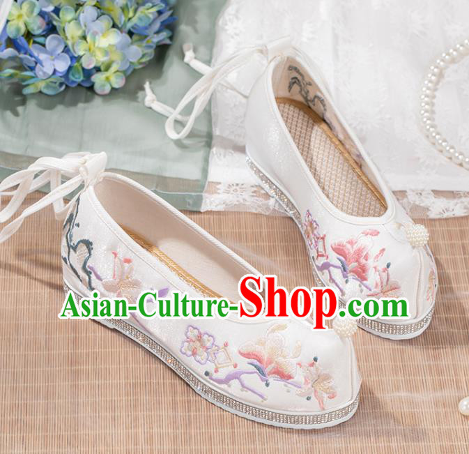 Chinese Classical Embroidery Mangnolia Shoes Traditional Woman White Cloth Shoes National Dance Shoes Chinese Classical Embroidery Mangnolia Shoes Traditional Woman White Cloth Shoes National Dance Shoes