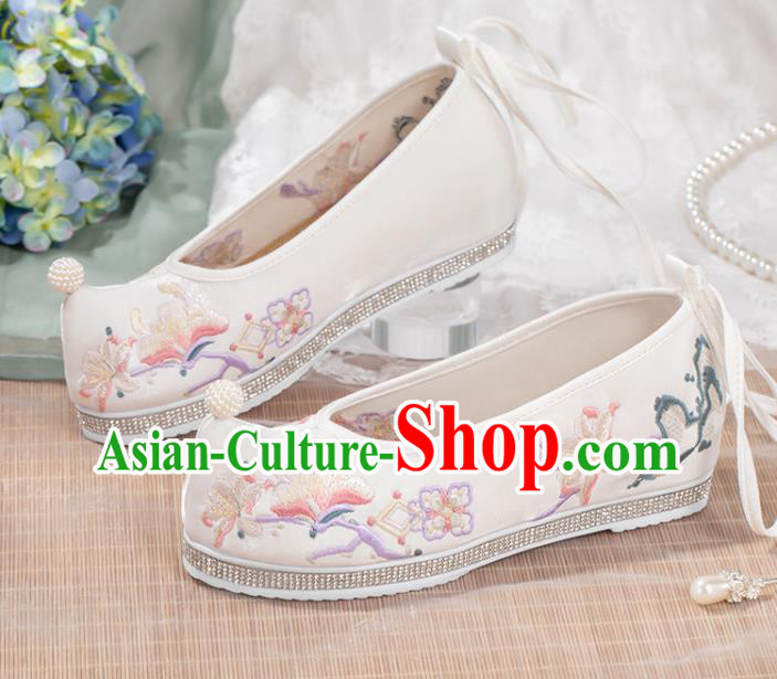 Chinese Classical Embroidery Mangnolia Shoes Traditional Woman White Cloth Shoes National Dance Shoes Chinese Classical Embroidery Mangnolia Shoes Traditional Woman White Cloth Shoes National Dance Shoes