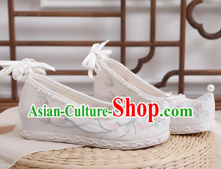 Chinese Traditional White Cloth Shoes Classical Pearls Shoes National Embroidery Phoenix Peony Shoes Chinese Traditional White Cloth Shoes Classical Pearls Shoes National Embroidery Phoenix Peony Shoes