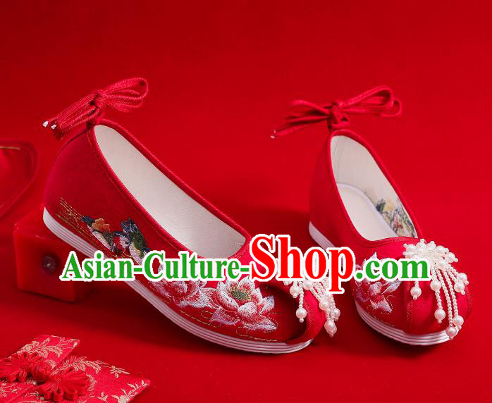 Chinese Traditional Woman Wedding Red Cloth Shoes Classical Pearls Shoes Footwear Embroidery Lotus Shoes Chinese Traditional Woman Wedding Red Cloth Shoes Classical Pearls Shoes Footwear Embroidery Lotus Shoes