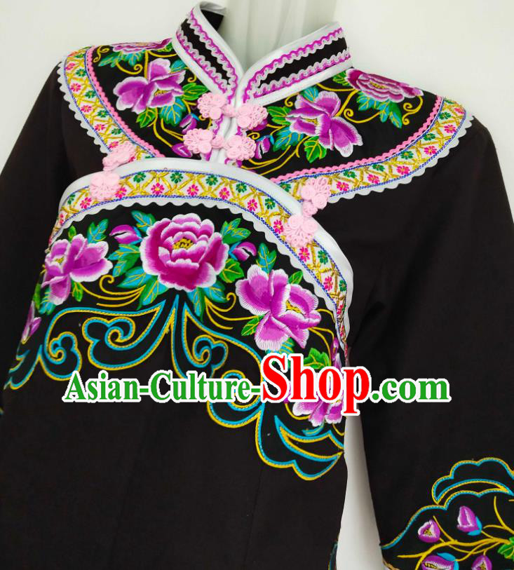 Chinese Guizhou Ethnic Clothing Bouyei Nationality Blouse Woman Embroidered Black Top Garment Chinese Guizhou Ethnic Clothing Bouyei Nationality Blouse Woman Embroidered Black Top Garment