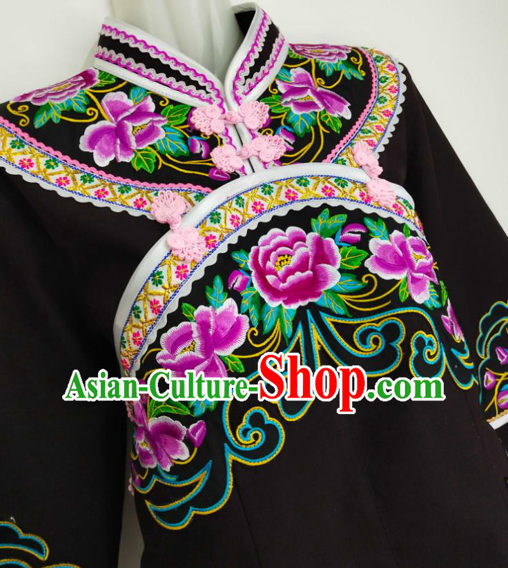Chinese Guizhou Ethnic Clothing Bouyei Nationality Blouse Woman Embroidered Black Top Garment Chinese Guizhou Ethnic Clothing Bouyei Nationality Blouse Woman Embroidered Black Top Garment