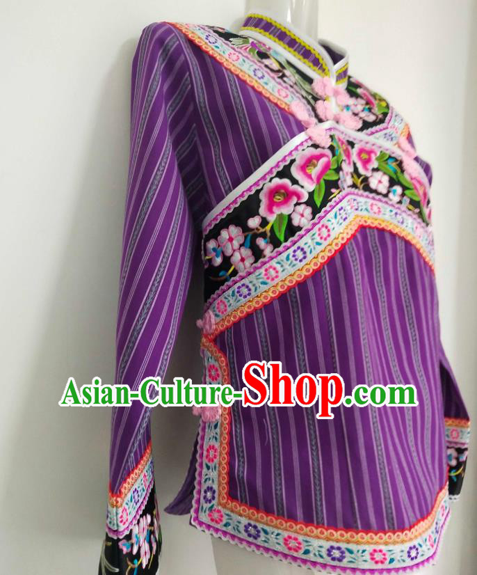 Chinese Embroidered Purple Top Garment Guizhou Ethnic Performance Clothing Bouyei Nationality Woman Blouse Chinese Embroidered Purple Top Garment Guizhou Ethnic Performance Clothing Bouyei Nationality Woman Blouse