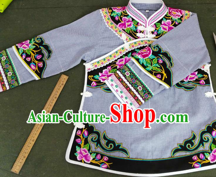 Chinese Bouyei Nationality Female Top Garment Guizhou Ethnic Embroidered Grey Blouse Chinese Bouyei Nationality Female Top Garment Guizhou Ethnic Embroidered Grey Blouse