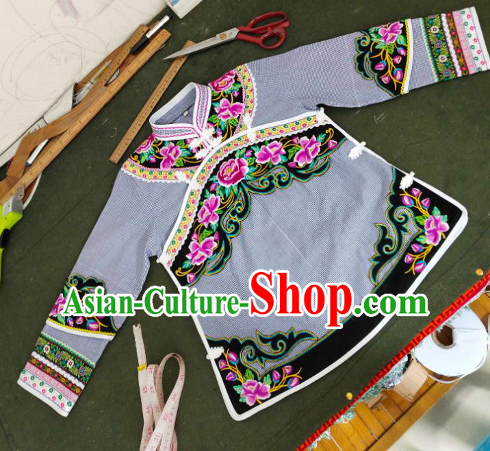 Chinese Bouyei Nationality Female Top Garment Guizhou Ethnic Embroidered Grey Blouse Chinese Bouyei Nationality Female Top Garment Guizhou Ethnic Embroidered Grey Blouse