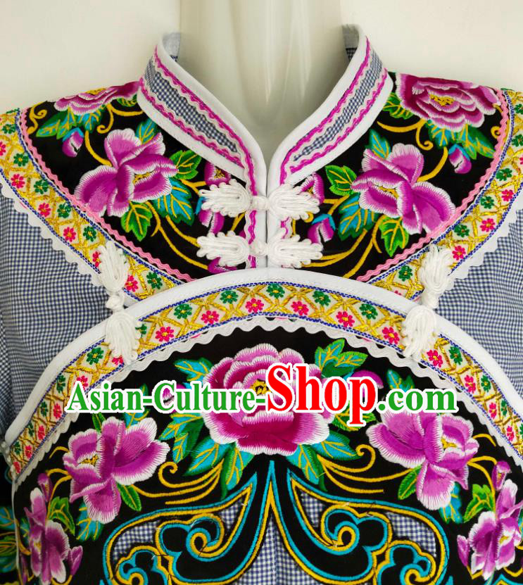 Chinese Bouyei Nationality Female Top Garment Guizhou Ethnic Embroidered Grey Blouse Chinese Bouyei Nationality Female Top Garment Guizhou Ethnic Embroidered Grey Blouse