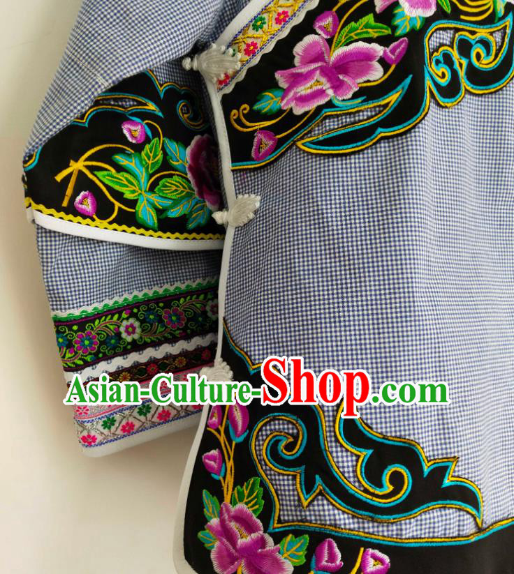 Chinese Bouyei Nationality Female Top Garment Guizhou Ethnic Embroidered Grey Blouse Chinese Bouyei Nationality Female Top Garment Guizhou Ethnic Embroidered Grey Blouse