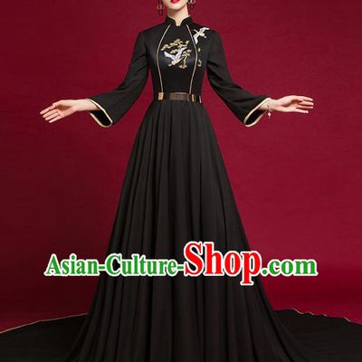 China Catwalks Fashion Embroidered Black Cheongsam Clothing Compere Qipao Dress Garment Stage Show Trailing Full Dress