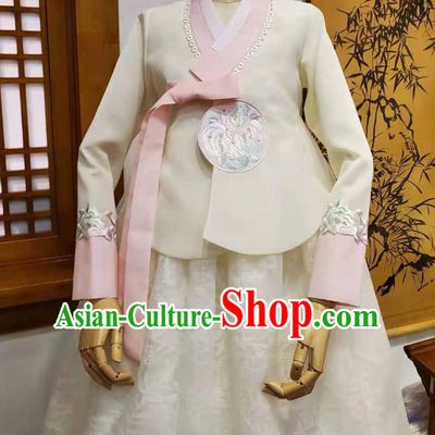 Korean Wedding Hanbok Clothing Bride Embroidered Beige Blouse and Dress Garments Asian Korea Traditional Fashion