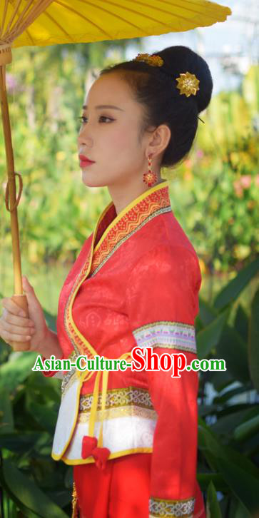 China Yunnan Ethnic Wedding Red Blouse and Skirt Uniforms Dai Nationality Bride Clothing China Yunnan Ethnic Wedding Red Blouse and Skirt Uniforms Dai Nationality Bride Clothing
