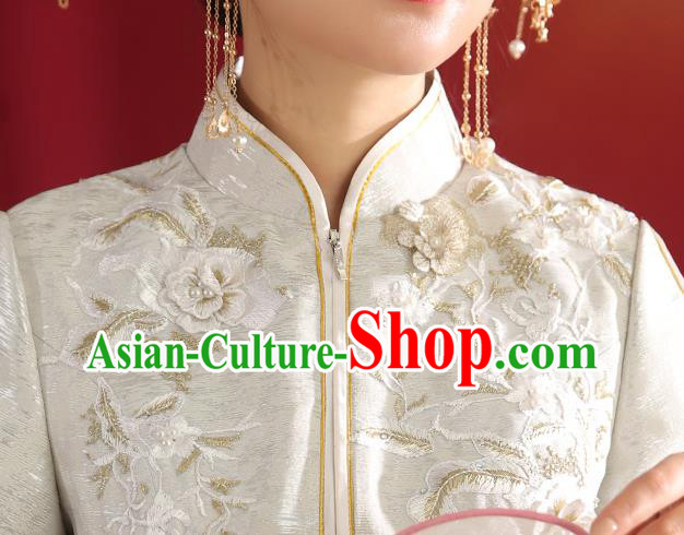 China Traditional Wedding Costumes Classical Embroidered White Xiuhe Suit Bride Dress China Traditional Wedding Costumes Classical Embroidered White Xiuhe Suit Bride Dress