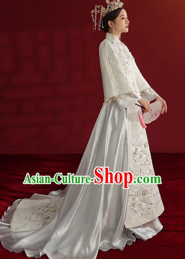 China Traditional Wedding Costumes Classical Embroidered White Xiuhe Suit Bride Dress China Traditional Wedding Costumes Classical Embroidered White Xiuhe Suit Bride Dress