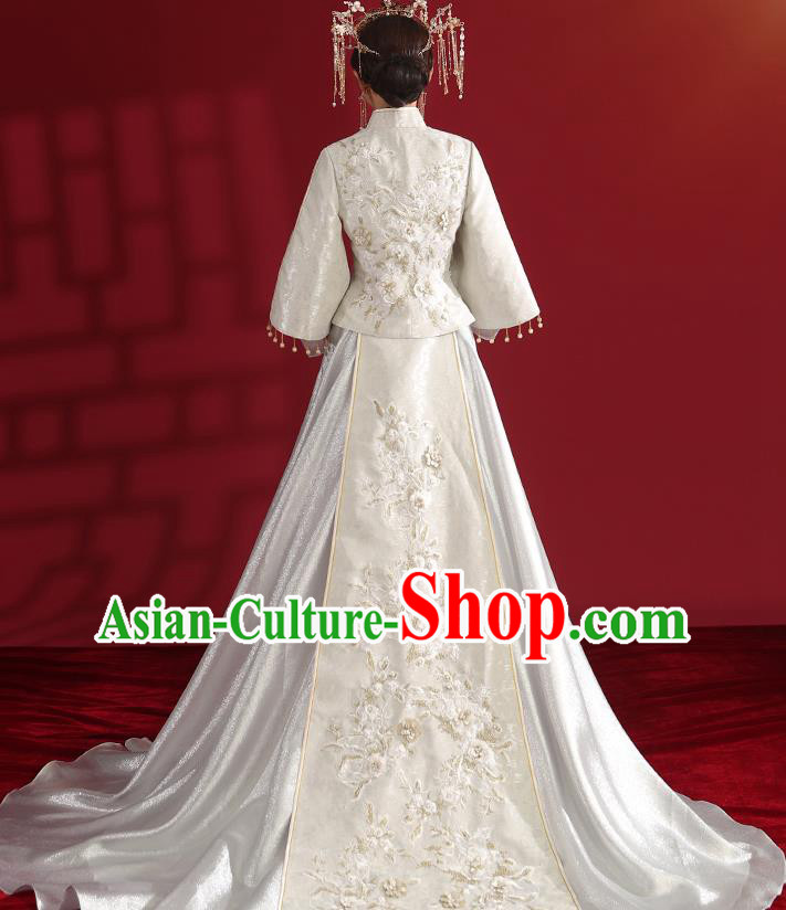 China Traditional Wedding Costumes Classical Embroidered White Xiuhe Suit Bride Dress China Traditional Wedding Costumes Classical Embroidered White Xiuhe Suit Bride Dress