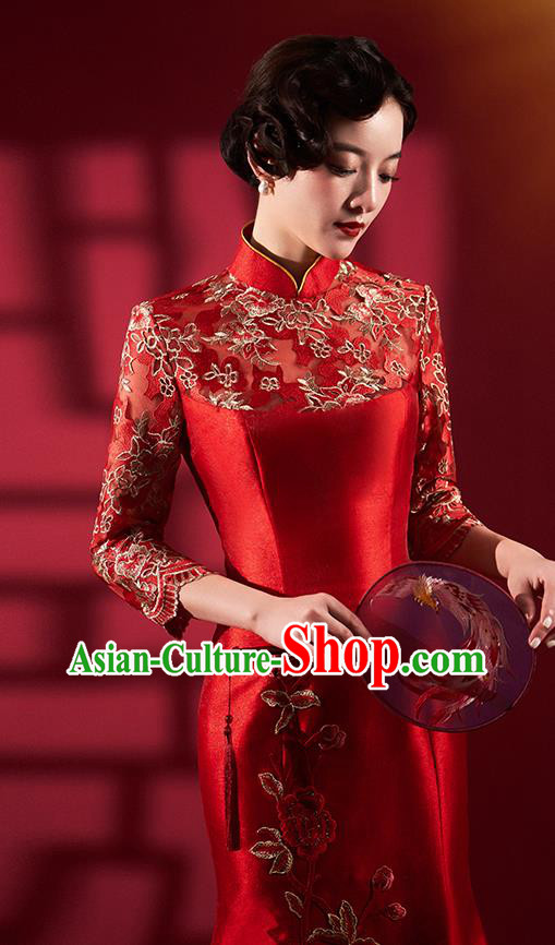 Chinese Bride Embroidered Red Qipao Dress Clothing Traditional Wedding Fishtail Cheongsam Chinese Bride Embroidered Red Qipao Dress Clothing Traditional Wedding Fishtail Cheongsam