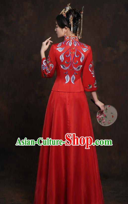 China Classical Bride Costumes Toast Embroidered Dress Traditional Wedding Red Xiuhe Suits China Classical Bride Costumes Toast Embroidered Dress Traditional Wedding Red Xiuhe Suits