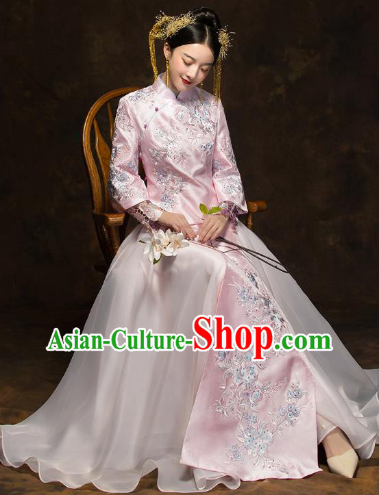 China Traditional Toast Embroidered Pink Dress Wedding Xiuhe Suits Classical Bride Costumes China Traditional Toast Embroidered Pink Dress Wedding Xiuhe Suits Classical Bride Costumes