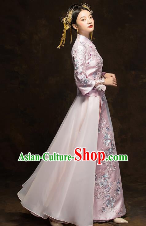 China Traditional Toast Embroidered Pink Dress Wedding Xiuhe Suits Classical Bride Costumes China Traditional Toast Embroidered Pink Dress Wedding Xiuhe Suits Classical Bride Costumes