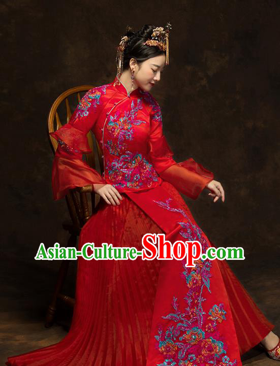 China Classical Bride Drilling Costumes Traditional Embroidery Toast Dress Wedding Red Xiuhe Suits China Classical Bride Drilling Costumes Traditional Embroidery Toast Dress Wedding Red Xiuhe Suits