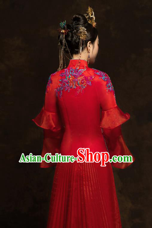 China Classical Bride Drilling Costumes Traditional Embroidery Toast Dress Wedding Red Xiuhe Suits China Classical Bride Drilling Costumes Traditional Embroidery Toast Dress Wedding Red Xiuhe Suits