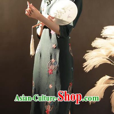 China Traditional Embroidered Atrovirens Velvet Qipao Dress National Young Woman Classical Dance Fan Dance Cheongsam