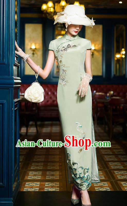 China Classical Embroidered Green Silk Cheongsam Traditional Minguo Shanghai Young Concubine Qipao Dress China Classical Embroidered Green Silk Cheongsam Traditional Minguo Shanghai Young Concubine Qipao Dress