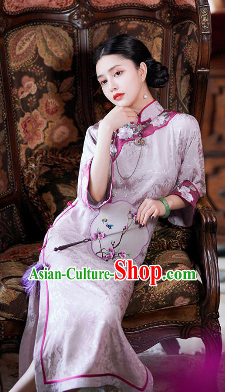 China Classical Embroidered Lilac Silk Cheongsam Traditional Minguo Mandarin Sleeve Qipao Dress China Classical Embroidered Lilac Silk Cheongsam Traditional Minguo Mandarin Sleeve Qipao Dress
