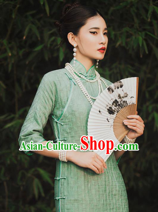 China Classical Slant Opening Cheongsam Traditional Shanghai Lady Light Green Qipao Dress China Classical Slant Opening Cheongsam Traditional Shanghai Lady Light Green Qipao Dress