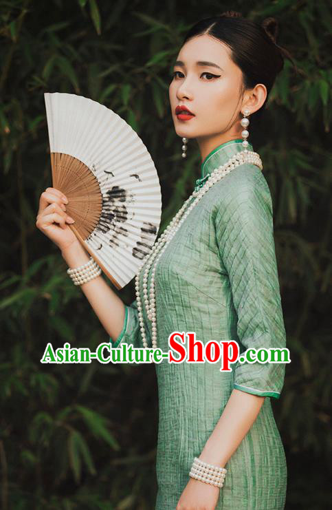 China Classical Slant Opening Cheongsam Traditional Shanghai Lady Light Green Qipao Dress China Classical Slant Opening Cheongsam Traditional Shanghai Lady Light Green Qipao Dress