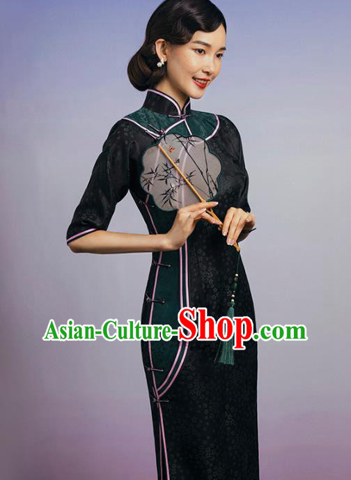 China Classical Plum Pattern Dark Green Silk Cheongsam Traditional Minguo Shanghai Qipao Dress China Classical Plum Pattern Dark Green Silk Cheongsam Traditional Minguo Shanghai Qipao Dress