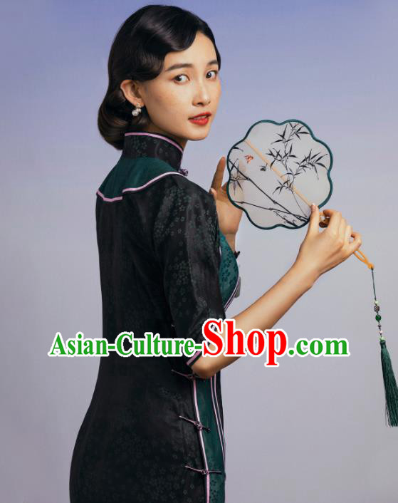 China Classical Plum Pattern Dark Green Silk Cheongsam Traditional Minguo Shanghai Qipao Dress China Classical Plum Pattern Dark Green Silk Cheongsam Traditional Minguo Shanghai Qipao Dress