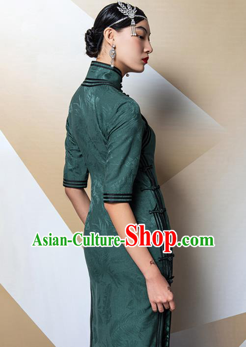 China Classical Stand Collar Cheongsam Traditional Minguo Shanghai Lady Green Silk Qipao Dress China Classical Stand Collar Cheongsam Traditional Minguo Shanghai Lady Green Silk Qipao Dress