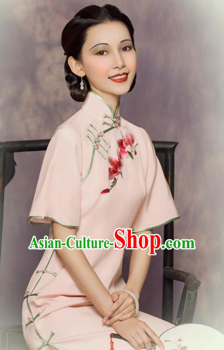 China Classical Shanghai Woman Cheongsam Traditional Minguo Embroidered Mangnolia Pink Silk Qipao Dress China Classical Shanghai Woman Cheongsam Traditional Minguo Embroidered Mangnolia Pink Silk Qipao Dress