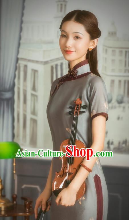 China Classical Old Shanghai Cheongsam Traditional Minguo Young Lady Grey Silk Qipao Dress China Classical Old Shanghai Cheongsam Traditional Minguo Young Lady Grey Silk Qipao Dress