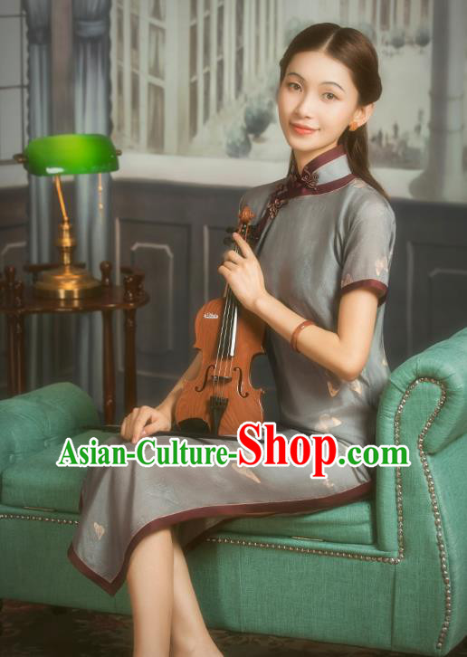 China Classical Old Shanghai Cheongsam Traditional Minguo Young Lady Grey Silk Qipao Dress China Classical Old Shanghai Cheongsam Traditional Minguo Young Lady Grey Silk Qipao Dress