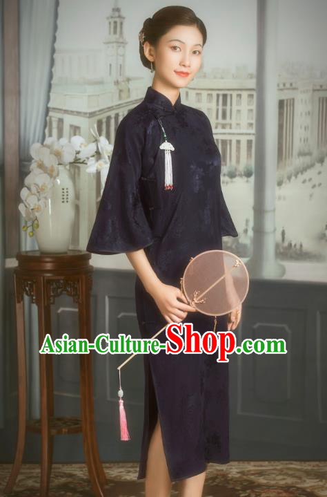 China Classical Old Shanghai Lady Navy Silk Cheongsam Traditional Minguo Wide Sleeve Qipao Dress China Classical Old Shanghai Lady Navy Silk Cheongsam Traditional Minguo Wide Sleeve Qipao Dress