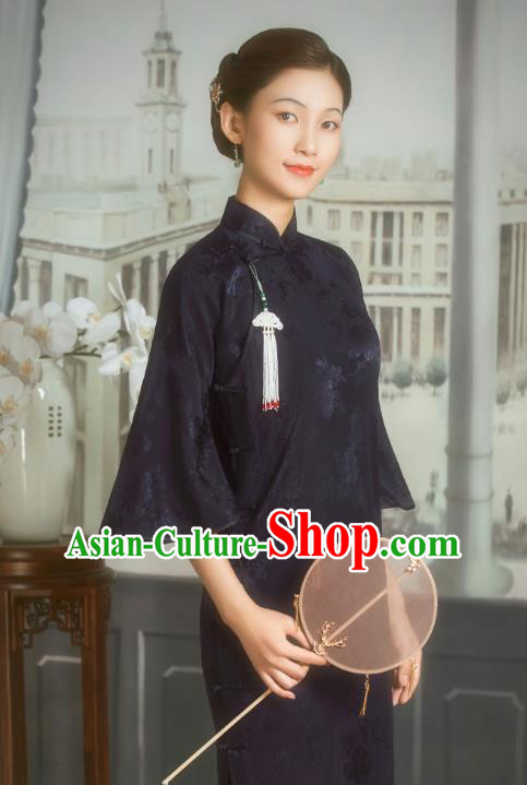 China Classical Old Shanghai Lady Navy Silk Cheongsam Traditional Minguo Wide Sleeve Qipao Dress China Classical Old Shanghai Lady Navy Silk Cheongsam Traditional Minguo Wide Sleeve Qipao Dress