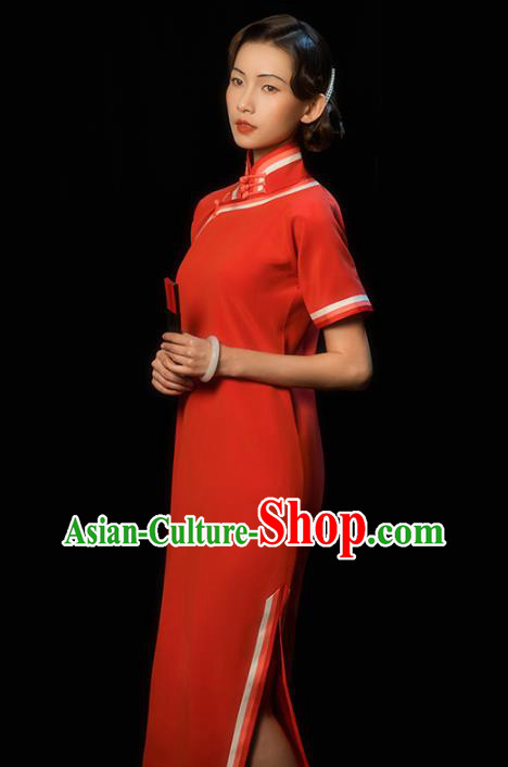 China Traditional Minguo Shanghai Woman Qipao Dress Classical Wedding Bride Red Silk Cheongsam China Traditional Minguo Shanghai Woman Qipao Dress Classical Wedding Bride Red Silk Cheongsam