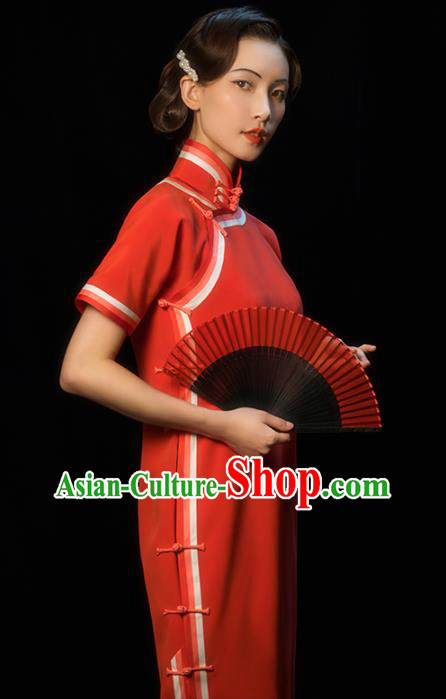 China Traditional Minguo Shanghai Woman Qipao Dress Classical Wedding Bride Red Silk Cheongsam China Traditional Minguo Shanghai Woman Qipao Dress Classical Wedding Bride Red Silk Cheongsam