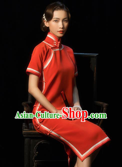 China Traditional Minguo Shanghai Woman Qipao Dress Classical Wedding Bride Red Silk Cheongsam China Traditional Minguo Shanghai Woman Qipao Dress Classical Wedding Bride Red Silk Cheongsam