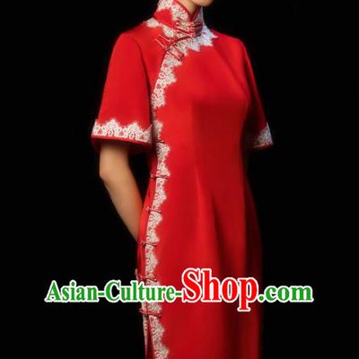 China Traditional Minguo Young Woman Red Qipao Dress Classical Wedding Bride Stand Collar Cheongsam