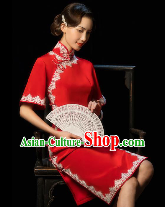 China Traditional Minguo Young Woman Red Qipao Dress Classical Wedding Bride Stand Collar Cheongsam China Traditional Minguo Young Woman Red Qipao Dress Classical Wedding Bride Stand Collar Cheongsam
