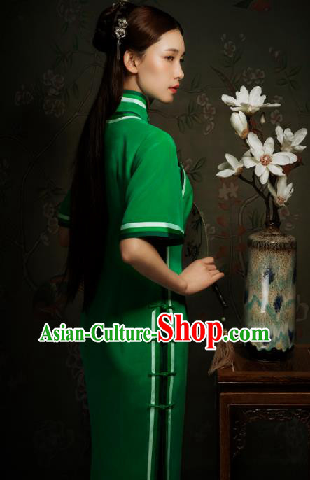 China Classical Suzhou Embroidered Peony Cheongsam Traditional Minguo Young Lady Green Silk Qipao Dress China Classical Suzhou Embroidered Peony Cheongsam Traditional Minguo Young Lady Green Silk Qipao Dress