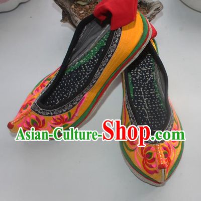 Chinese National Handmade Yellow Satin Embroidered Shoes Traditional Yi Nationality Strong Cloth Soles Shoes Yunnan Ethnic Woman Shoes