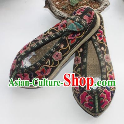 Chinese Handmade Black Embroidered Shoes Traditional Yunnan Yi Nationality Woman Shoes National Strong Cloth Soles Shoes