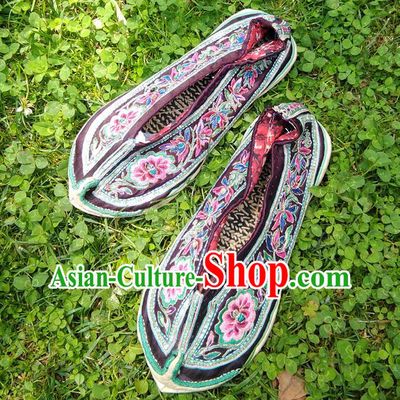 Chinese Yunnan Ethnic Woman Shoes National Embroidered Purple Cloth Shoes Traditional Yi Nationality Shoes