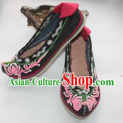Chinese National Strong Cloth Soles Shoes Handmade Black Embroidered Shoes Traditional Yunnan Nationality Woman Shoes